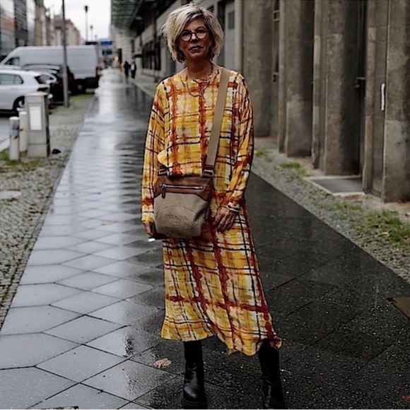 Blogger Favorite Zara Printed Midi Dress Size Medium - Picture 2 of 16